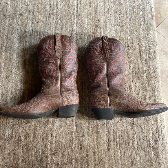 Ariat boots - Picture 3 of 11